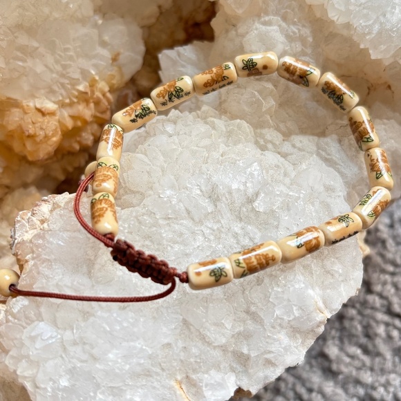 Beaded Macrame Bracelet - NWOT - Picture 4 of 6